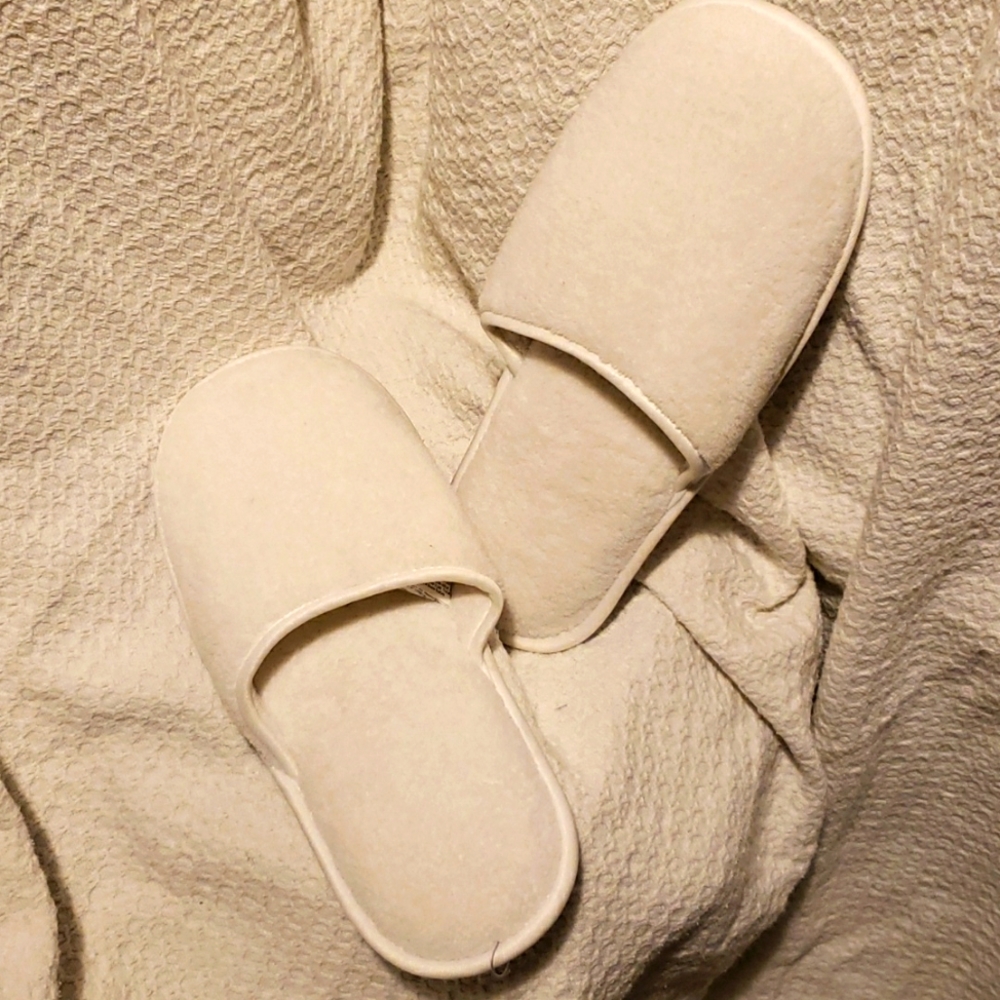 🌹 House Slippers NWOT
